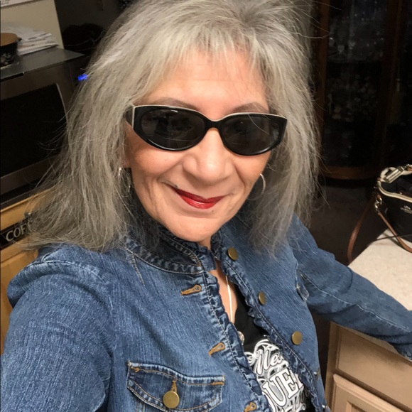 Hi, I’m Desi. I have a passion for horses. - Picture 2 of 11